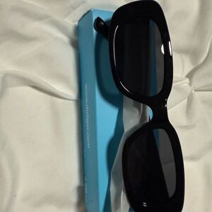 Chic Black Sunglasses